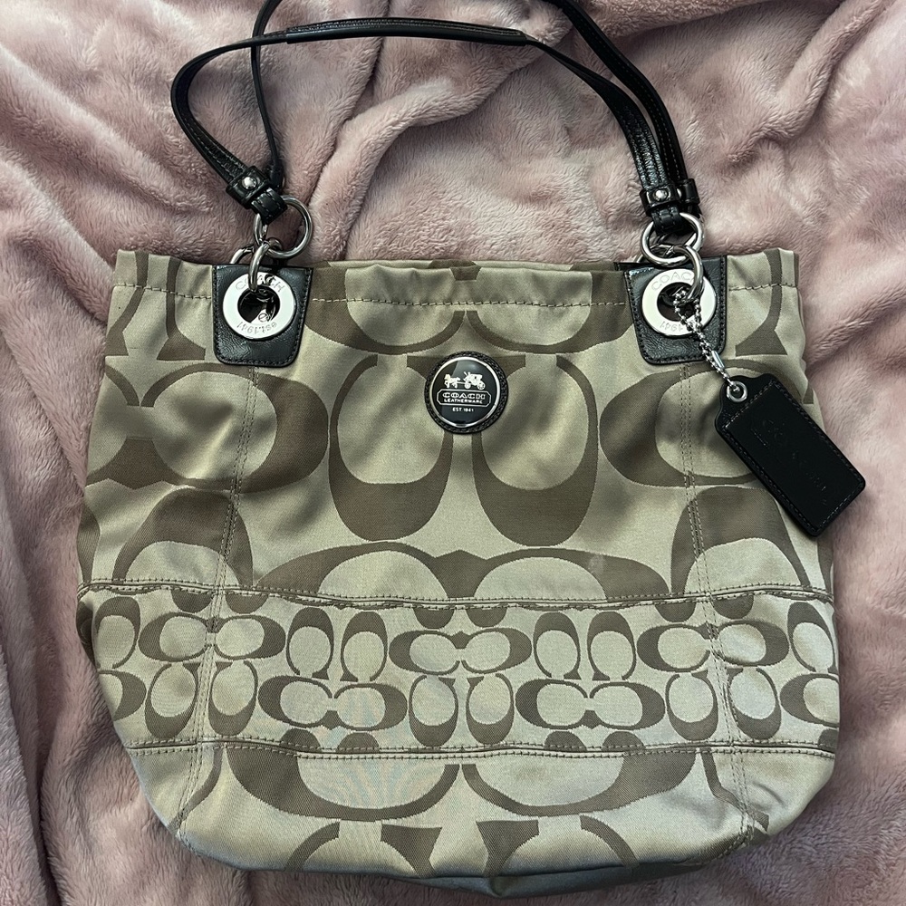 Y2K vintage Coach Hampton Signature Black Medium Shoulder Bag (H0982-14449)